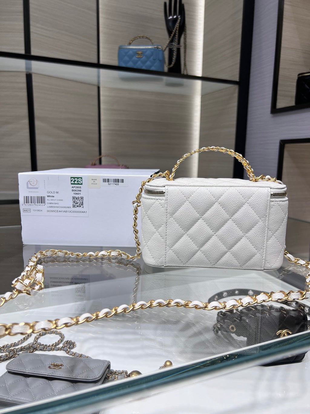 ＣＨＮＥＬCHAIN VANITY CASE WHITE