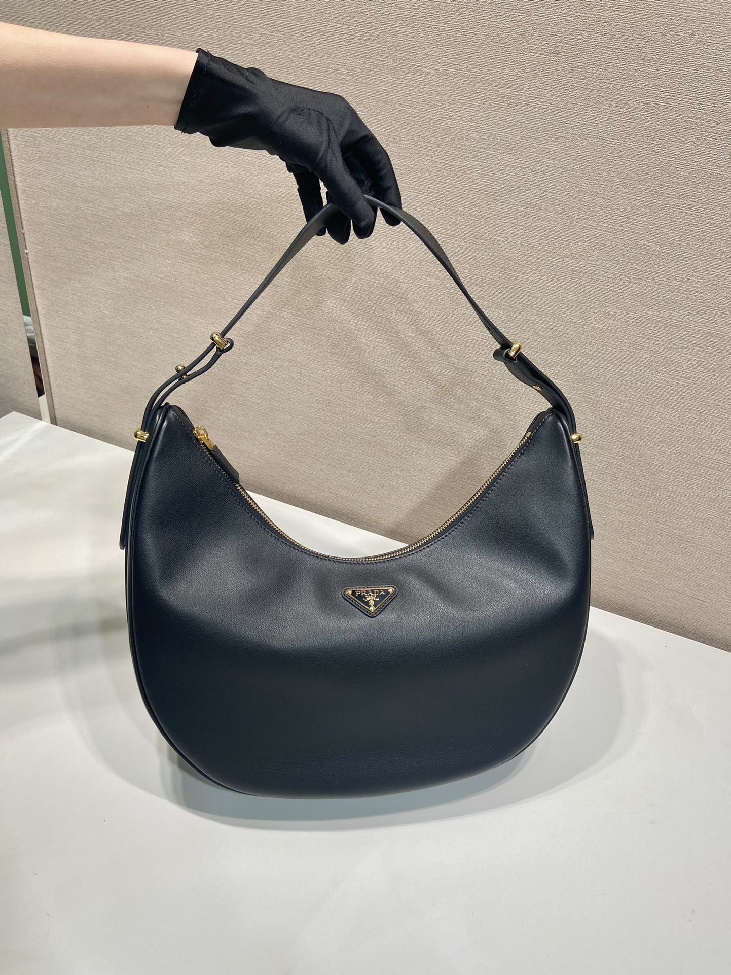 ＰＲＤＡ ARQUÉ LARGE LEATHER SHOULDER BAG