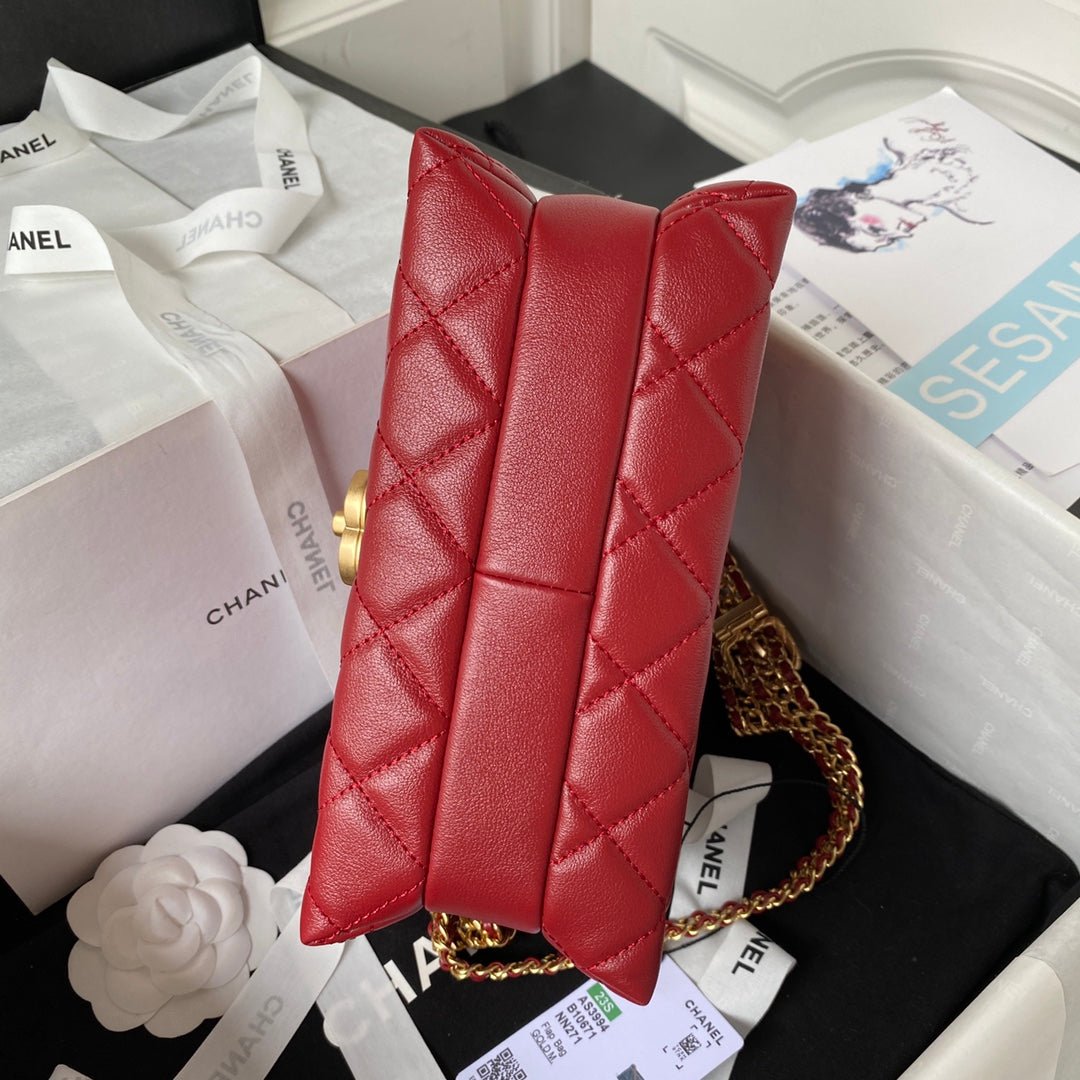ＣＨＮＥＬSMALL FLAP BAG RED