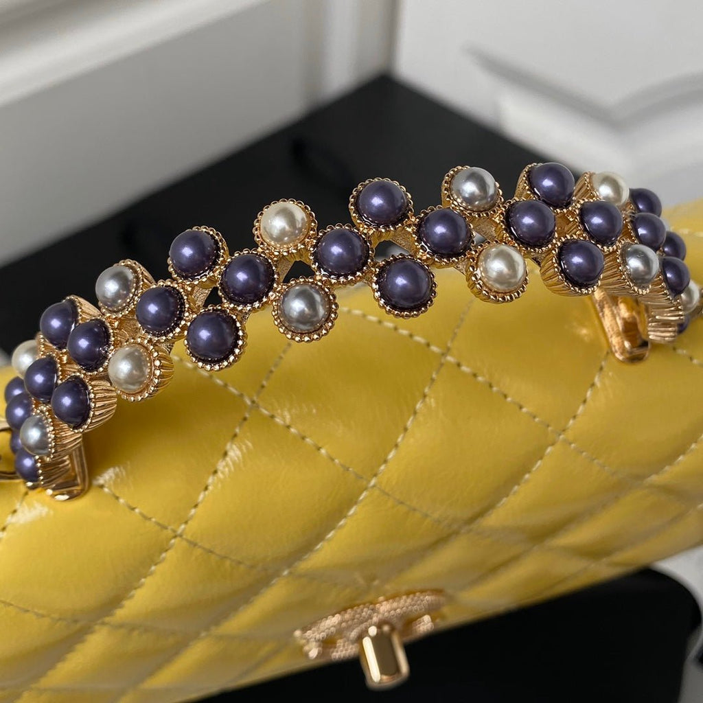 ＣＨＮＥＬCHAIN CLUTCH BAG YELLOW