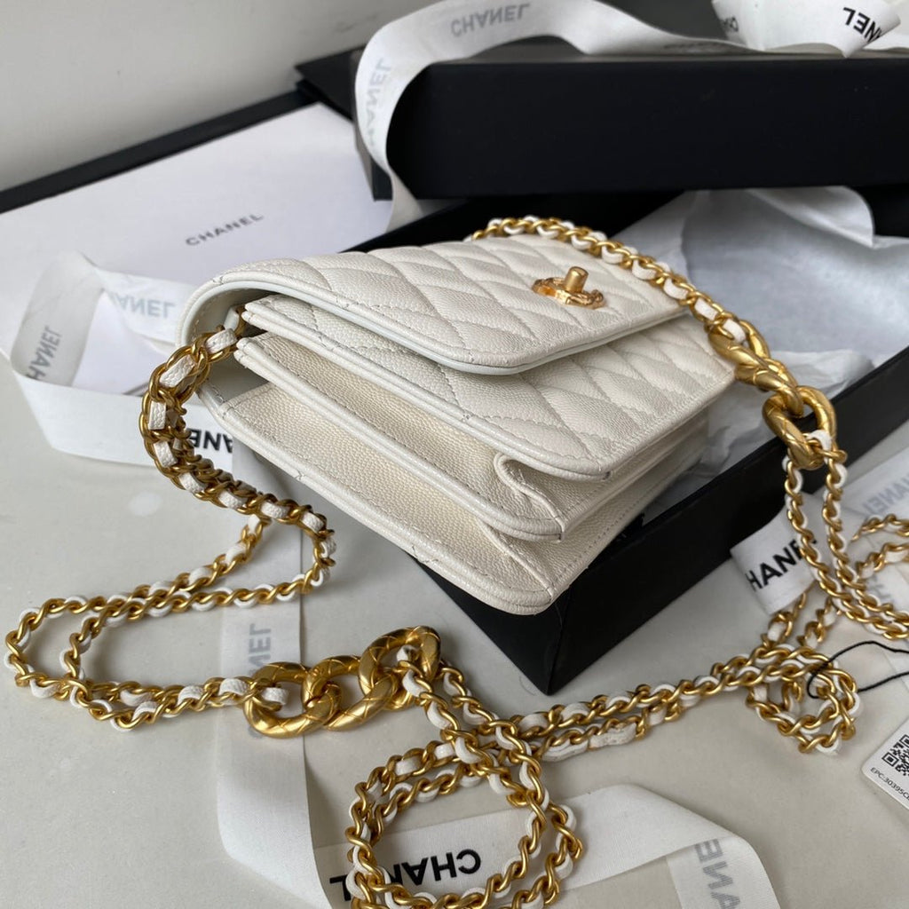 ＣＨＮＥＬFLAP BAG WHITE