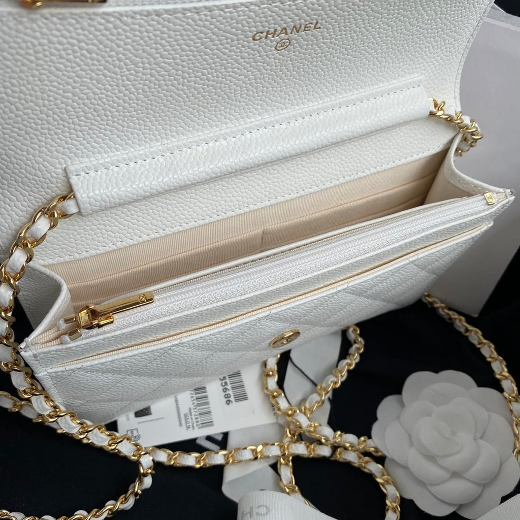 ＣＨＮＥＬCLASSIC WALLET ON CHAIN WHITE