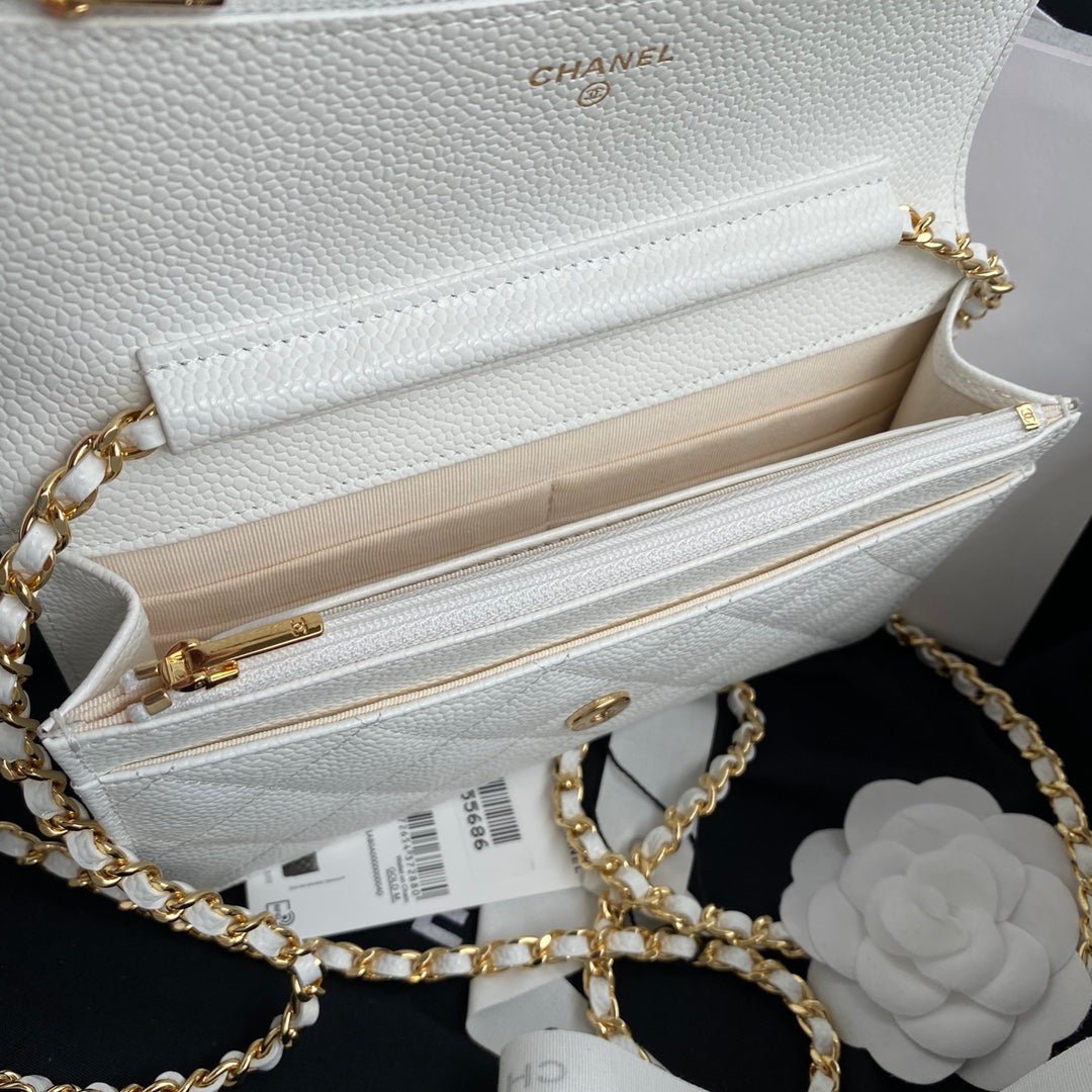 ＣＨＮＥＬCLASSIC WALLET ON CHAIN WHITE