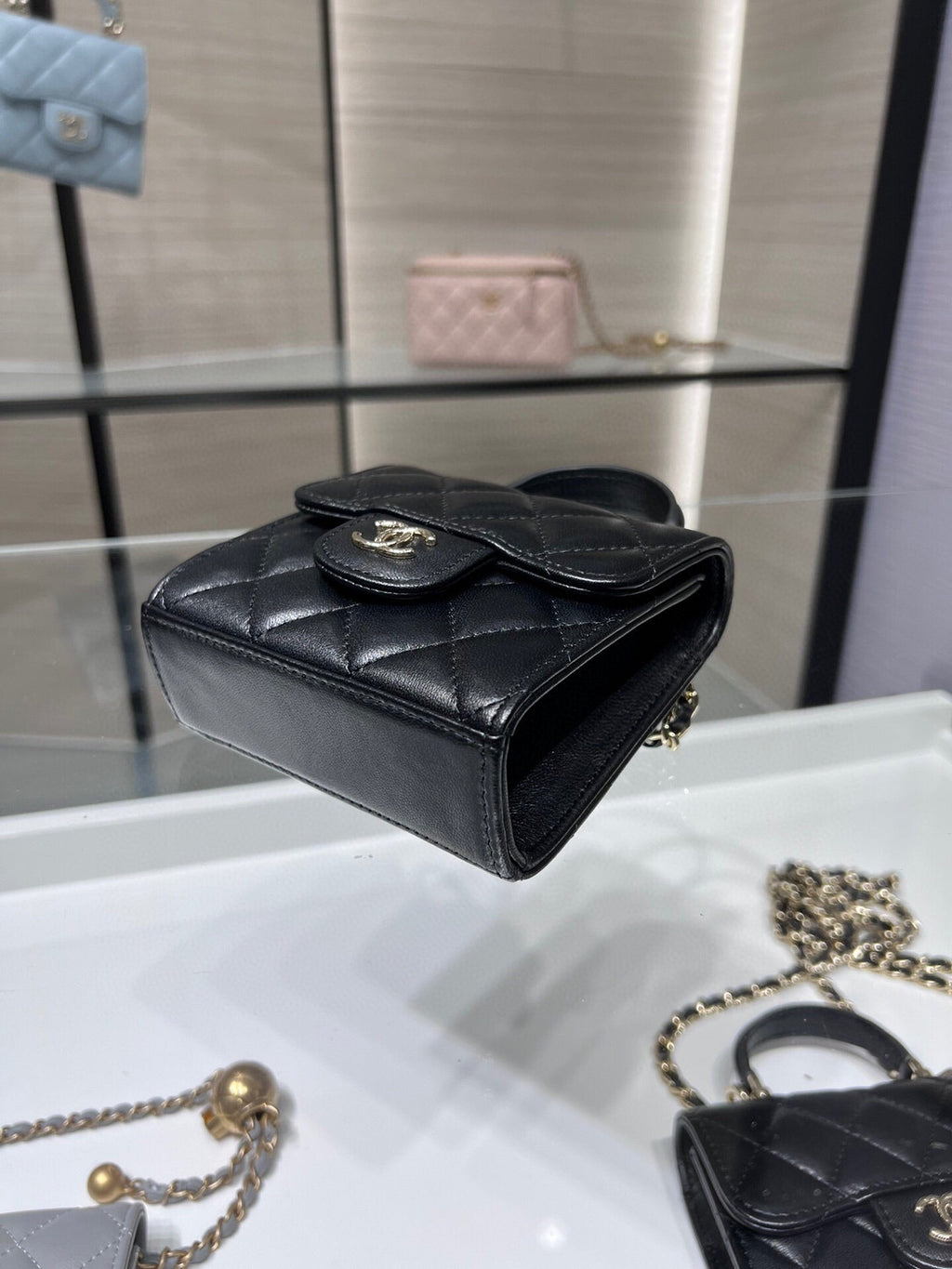 ＣＨＮＥＬMINI MATELASSÉ CLUTCH WITH CHAIN BLACK