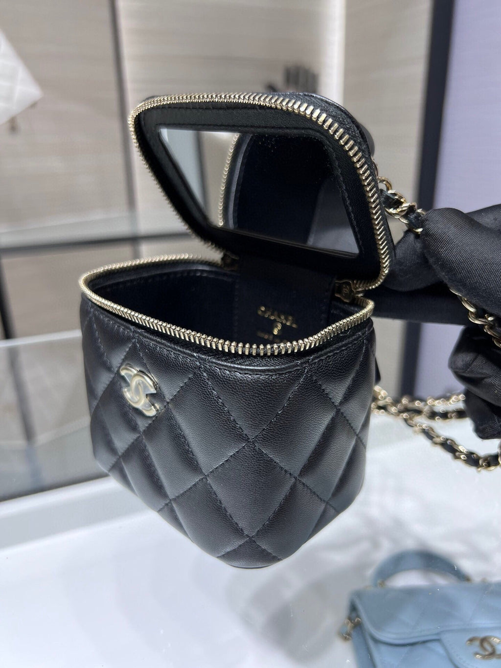 ＣＨＮＥＬMINI VANITY CASE WITH CHAIN