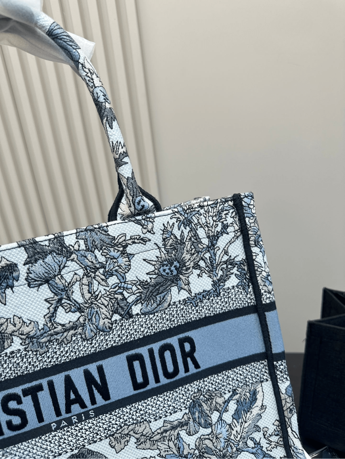 ＤＩＯ MEDIUM TOTE BOOK BAG