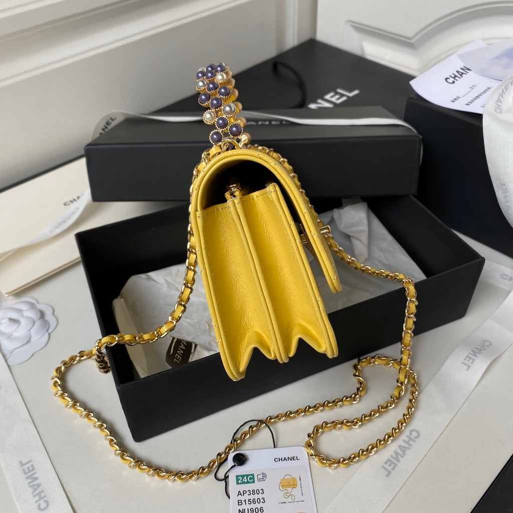 ＣＨＮＥＬCHAIN CLUTCH BAG YELLOW