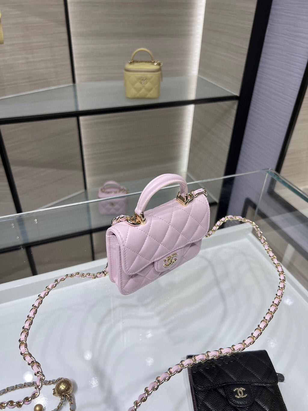 ＣＨＮＥＬFLAP COIN PURSE WITH CHAIN ROSE QUARTZ