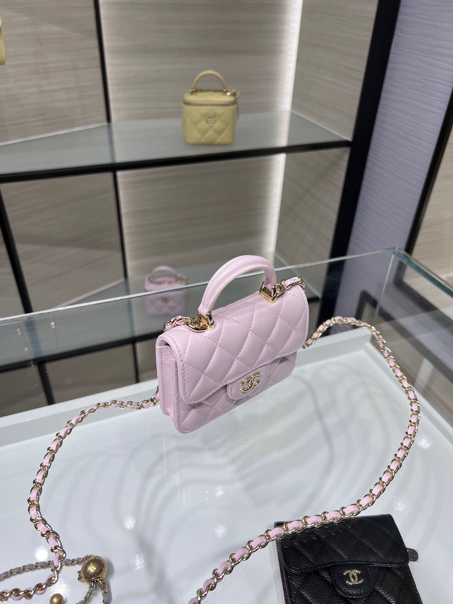 ＣＨＮＥＬFLAP COIN PURSE WITH CHAIN ROSE QUARTZ