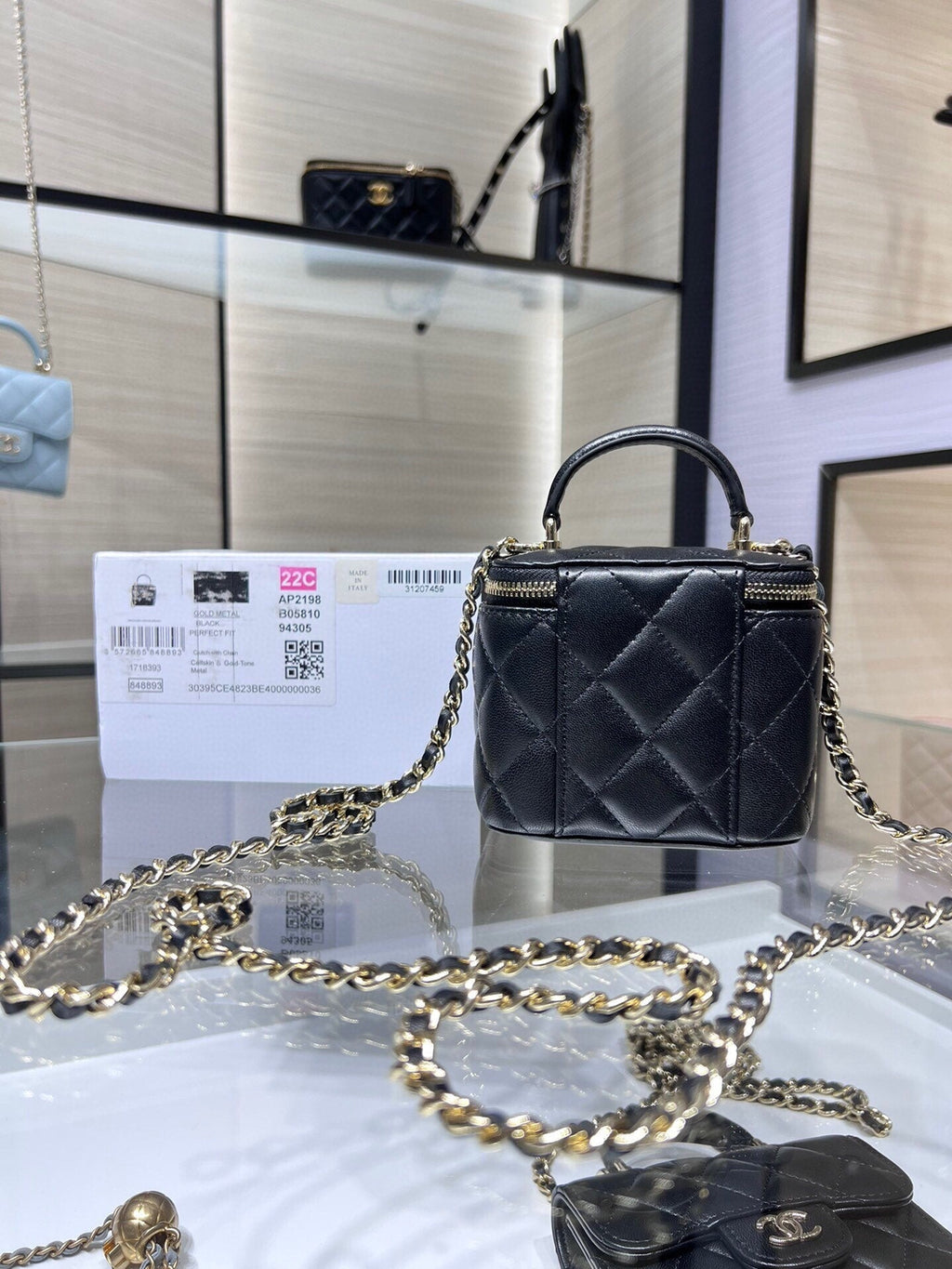 ＣＨＮＥＬMINI VANITY CASE WITH CHAIN