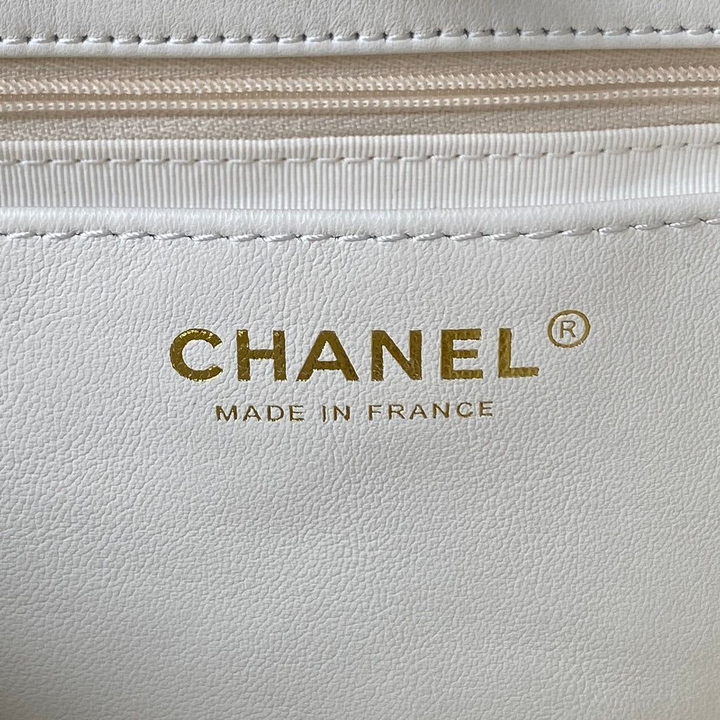 ＣＨＮＥＬCLASSIC CLUTCH WITH CHAIN WHITE
