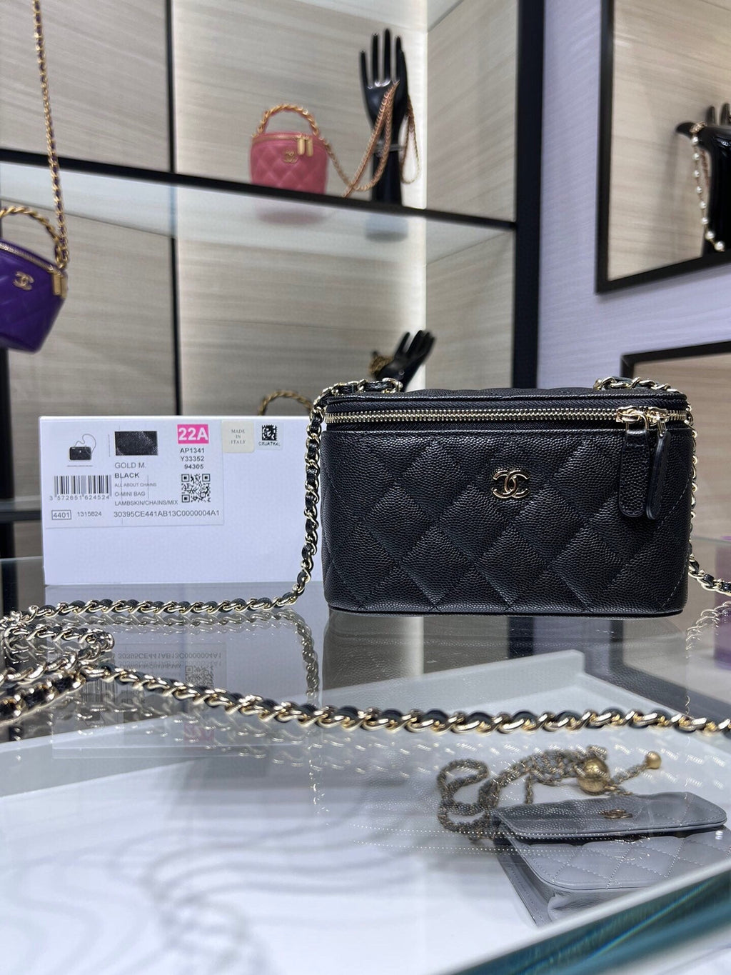 ＣＨＮＥＬCLASSIC VANITY CASE WITH CHAIN