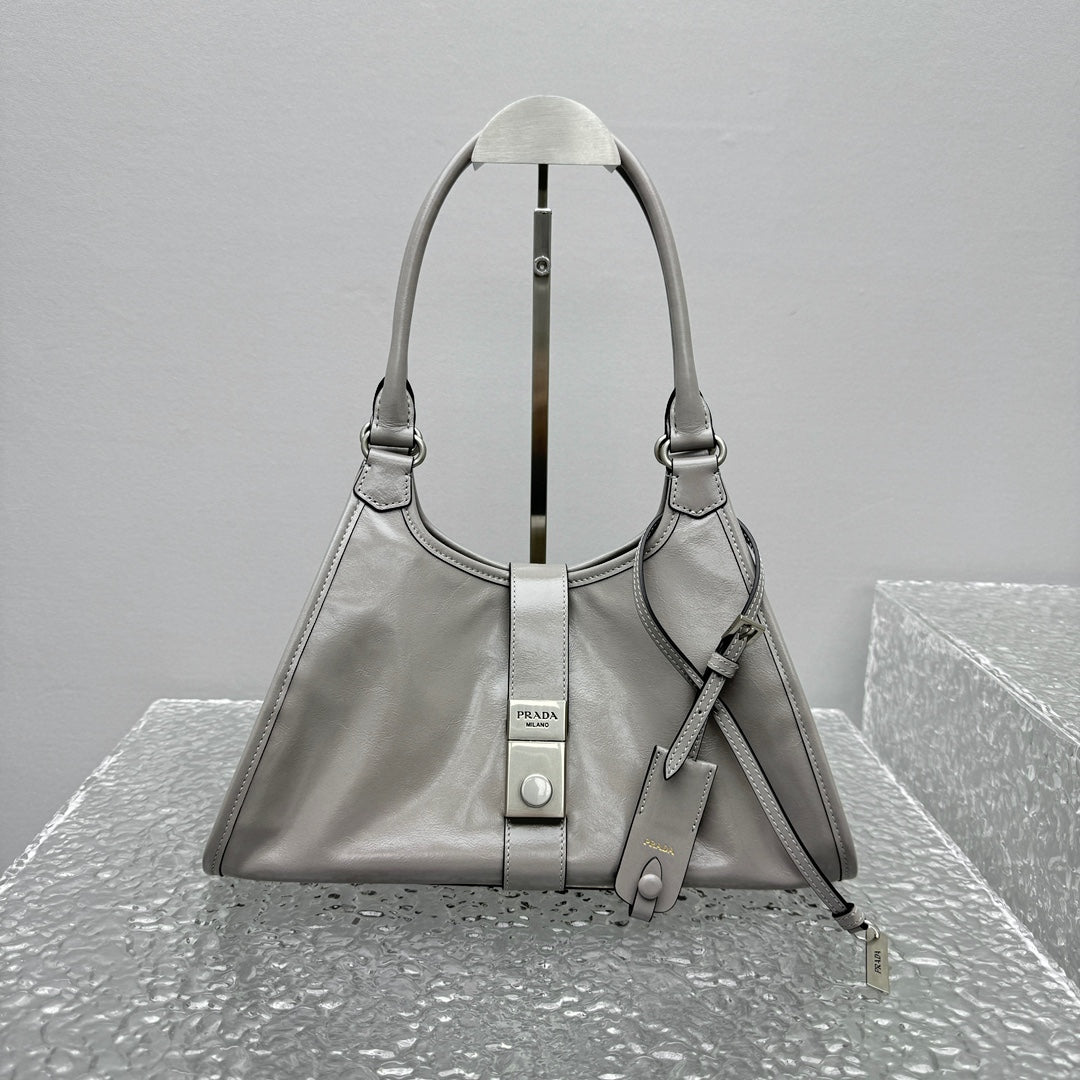ＰＲＤＡ MEDIUM LEATHER TOTE BAG