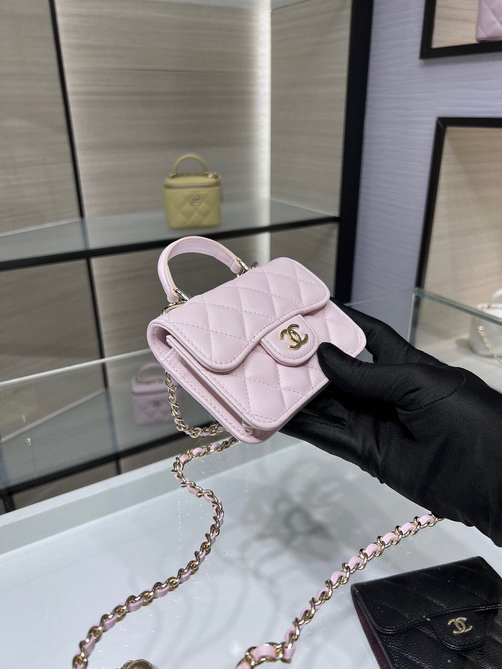 ＣＨＮＥＬFLAP COIN PURSE WITH CHAIN ROSE QUARTZ