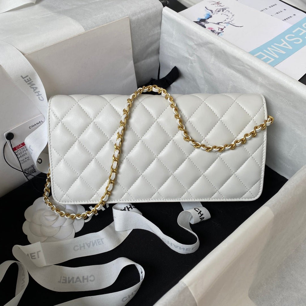 ＣＨＮＥＬCLASSIC WALLET ON CHAIN WHITE