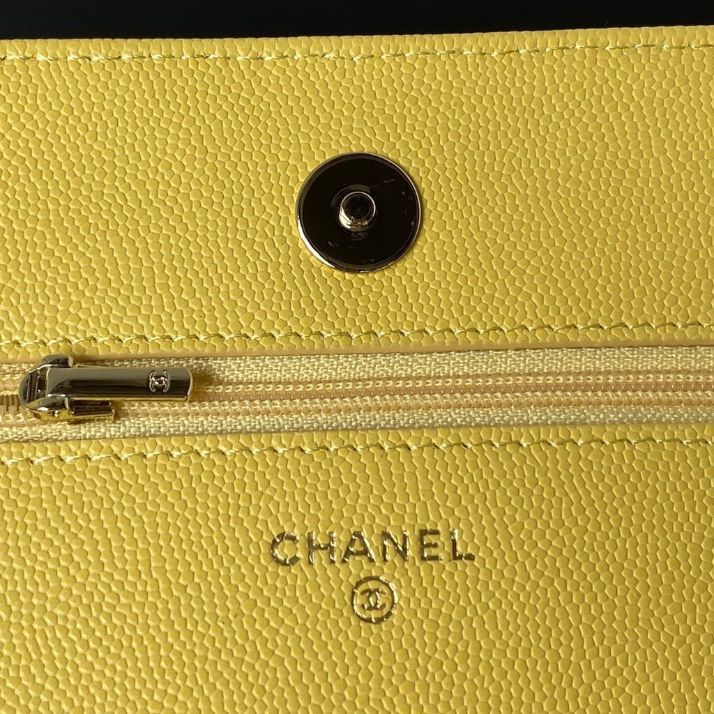 ＣＨＮＥＬCAVIAR QUILTED WALLET ON CHAIN YELLOW