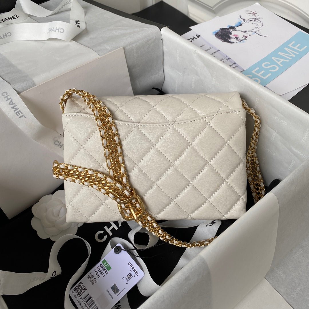 ＣＨＮＥＬSMALL FLAP BAG WHITE