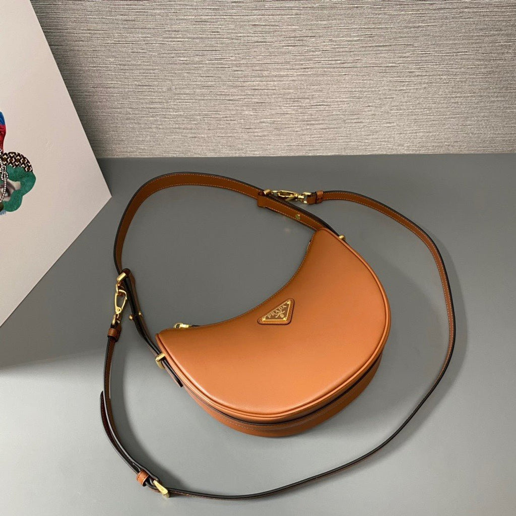 ＰＲＤＡ ARQUÉ SMALL LEATHER SHOULDER BAG COGNAC