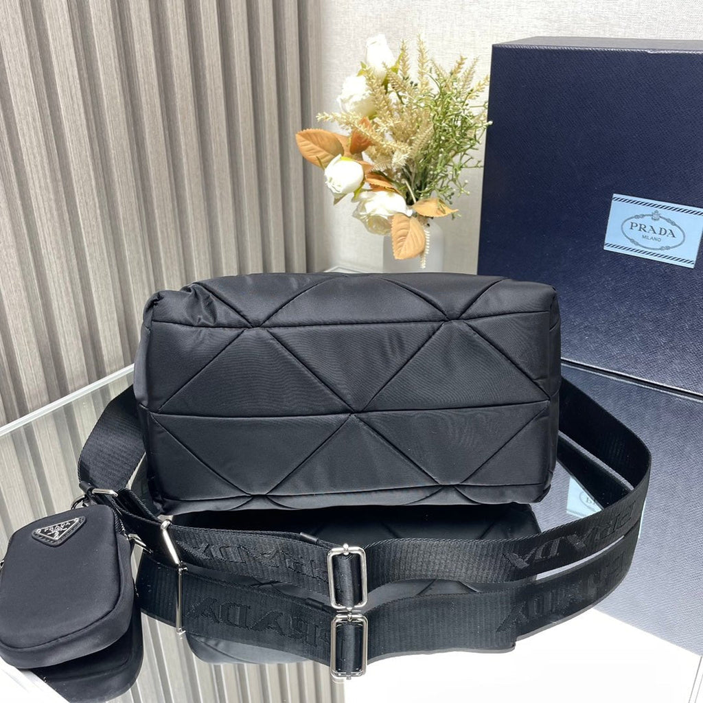 ＰＲＤＡ PADDED RE-NYLON TOTE BAG