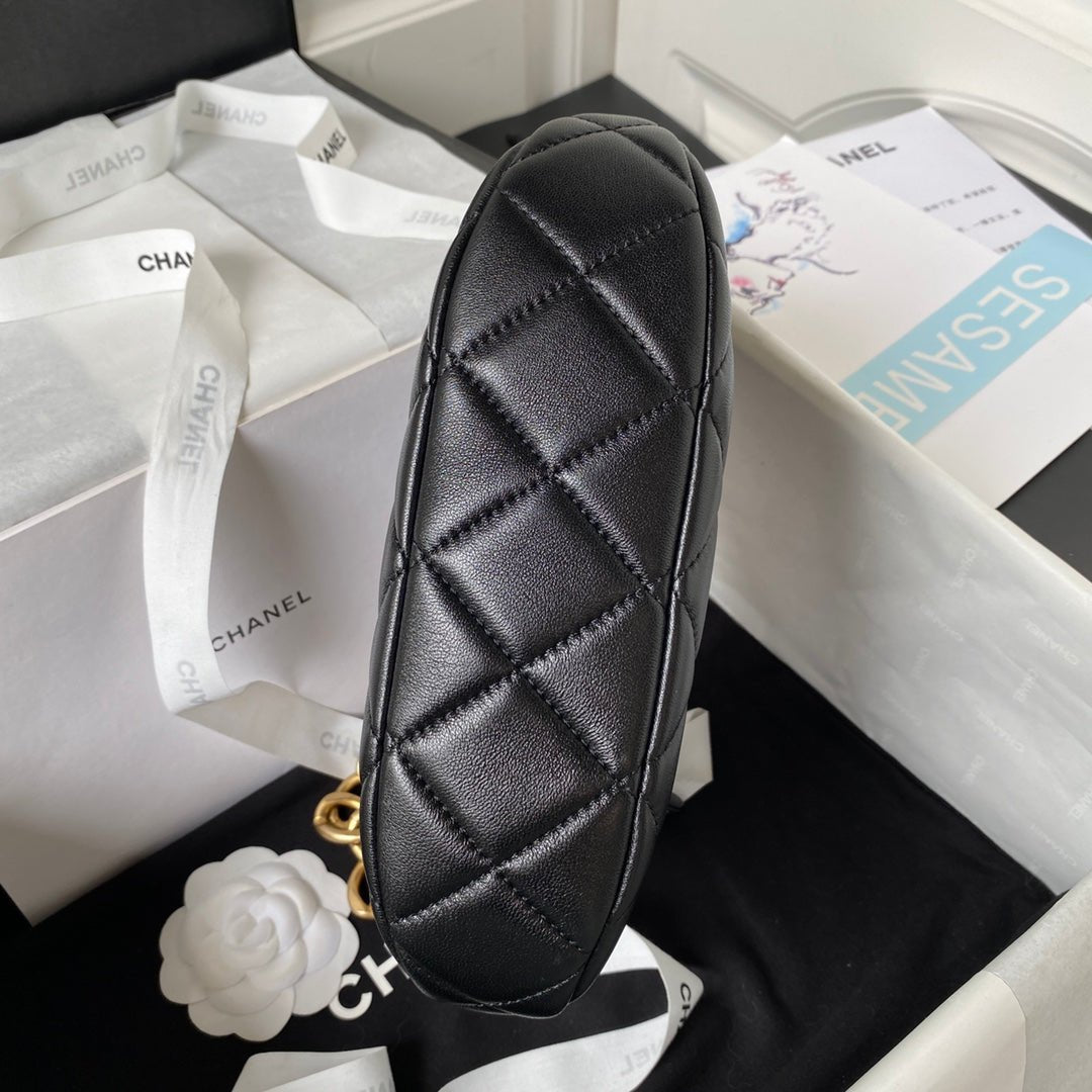 ＣＨＮＥＬHOBO BAG BLACK