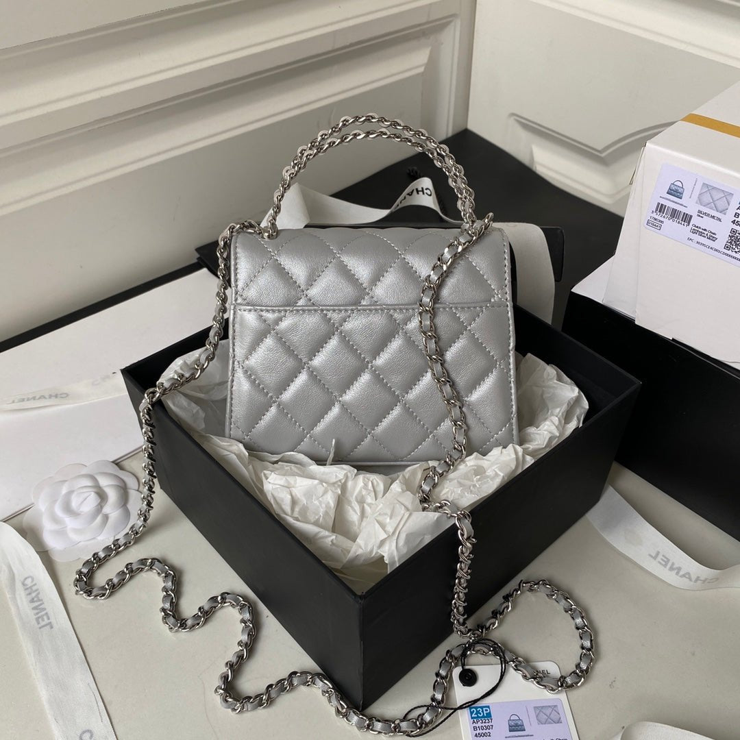 ＣＨＮＥＬCLUTCH WITH CHAIN SILVER METAL