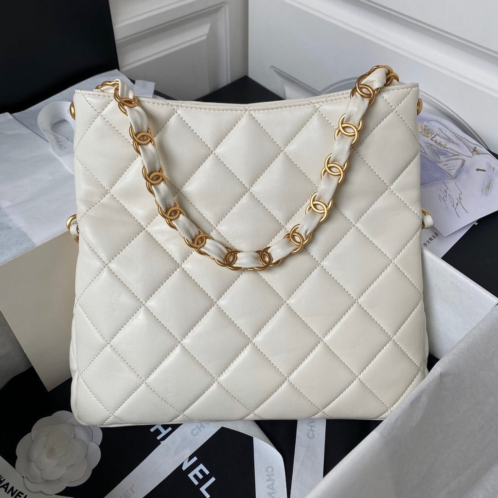 ＣＨＮＥＬ24P HOBO BAG WHITE