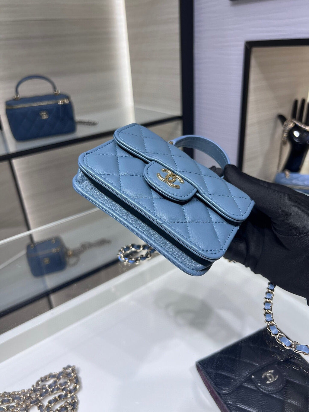 ＣＨＮＥＬFLAP COIN PURSE WITH CHAIN BLUE