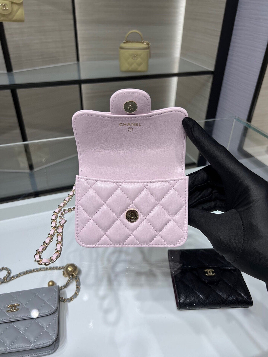 ＣＨＮＥＬFLAP COIN PURSE WITH CHAIN ROSE QUARTZ