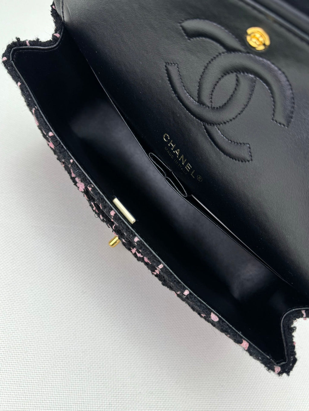 ＣＨＮＥＬCLASSIC 11.12 MEDIUM FLAP BAG BLACK
