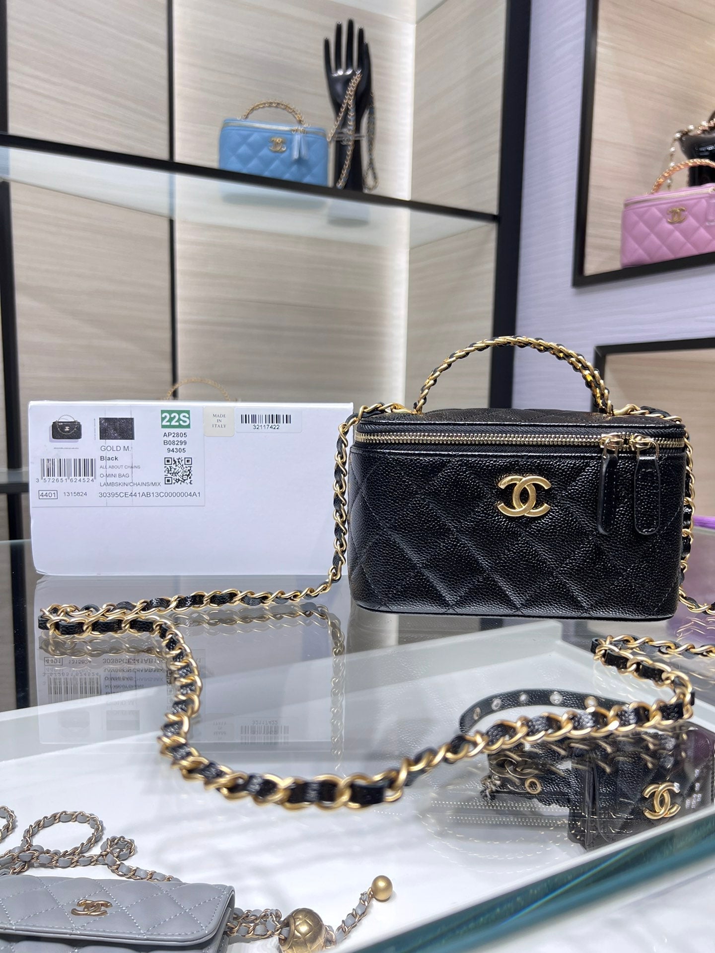 ＣＨＮＥＬCHAIN VANITY CASE BLACK