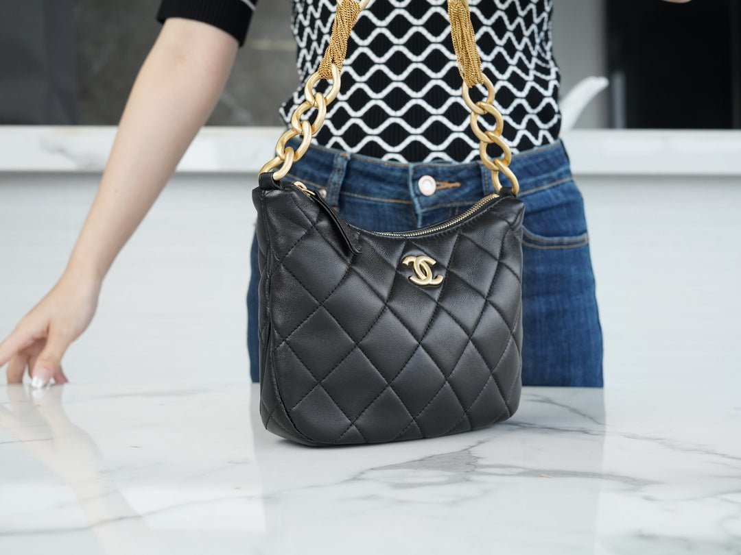 ＣＨＮＥＬLAMBSKIN QUILTED CC CHAIN HOBO BLACK