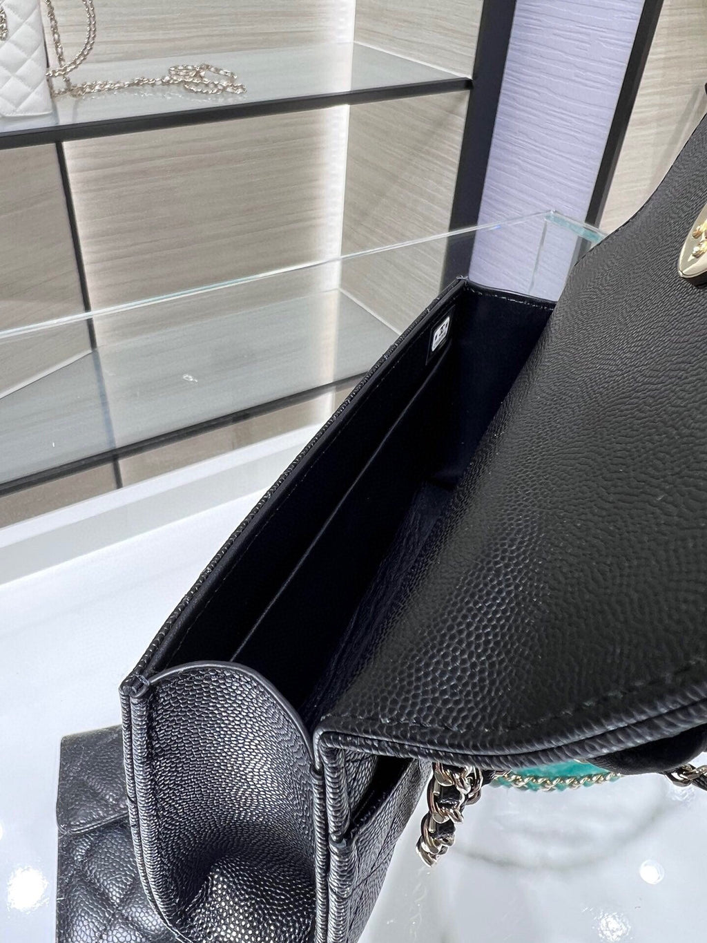ＣＨＮＥＬPHONE HOLDER WITH CHAIN BLACK