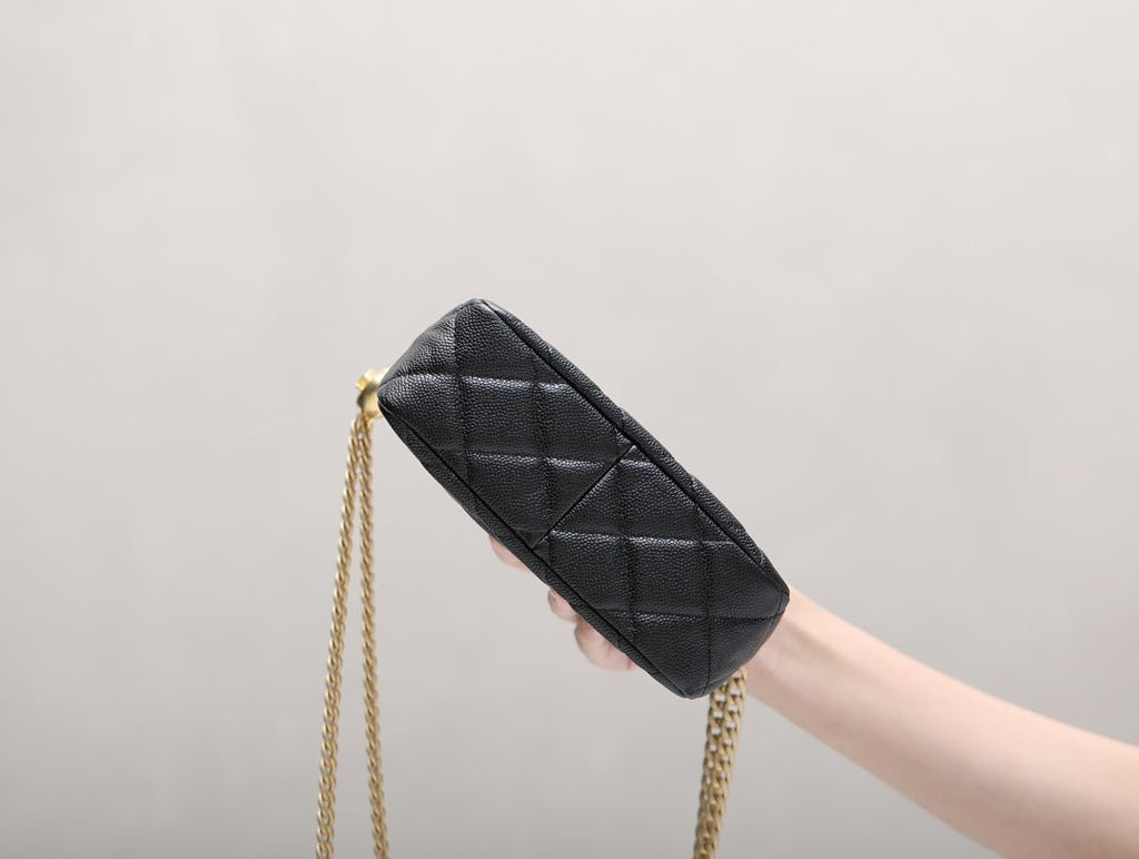 ＣＨＮＥＬGOLD HEART BALL CHAIN SMALL HOBO BAG BLACK