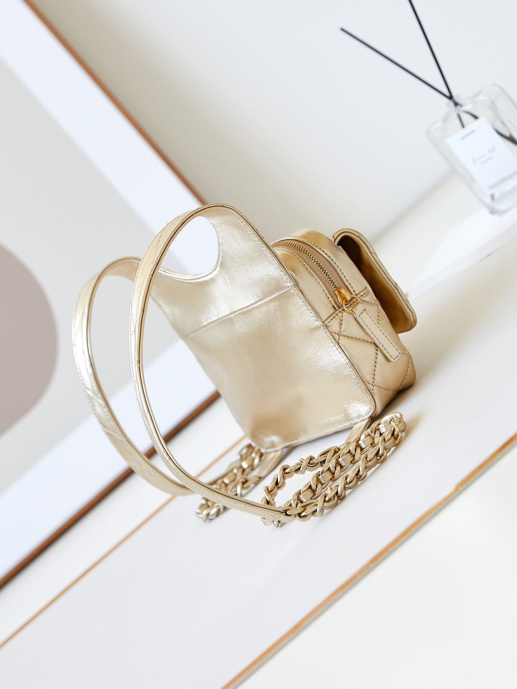 ＣＨＮＥＬSMALL DOUBLE-FLAP SHOULDER BAG GOLD