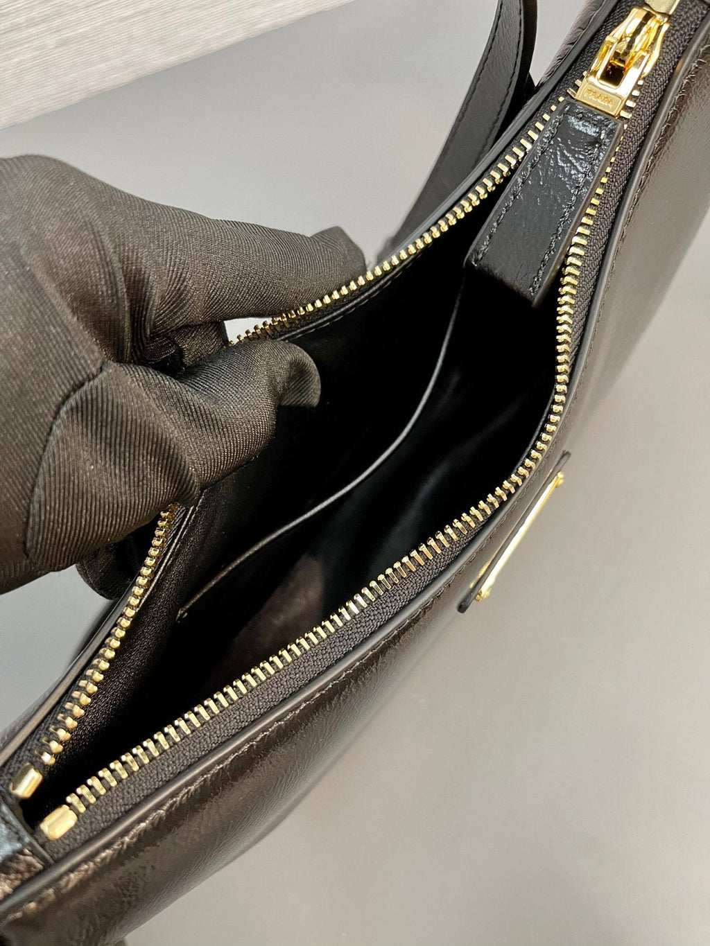 ＰＲＤＡ ARQUÉ SMALL LEATHER SHOULDER BAG