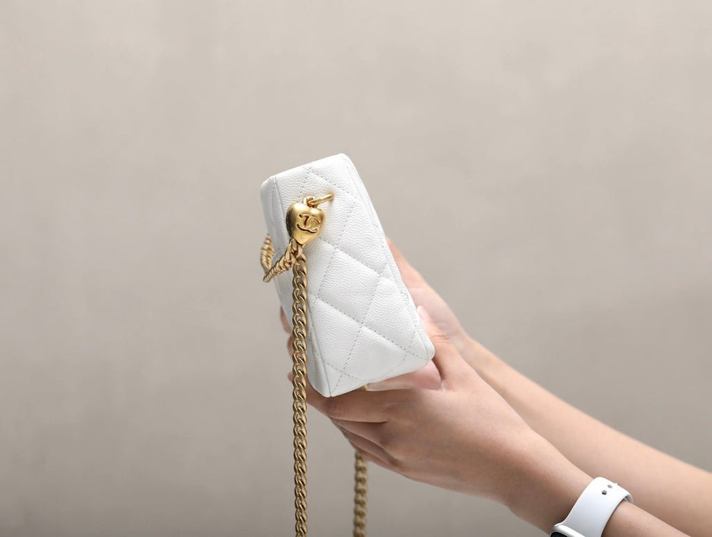 ＣＨＮＥＬGOLD HEART BALL CHAIN SMALL HOBO BAG WHITE