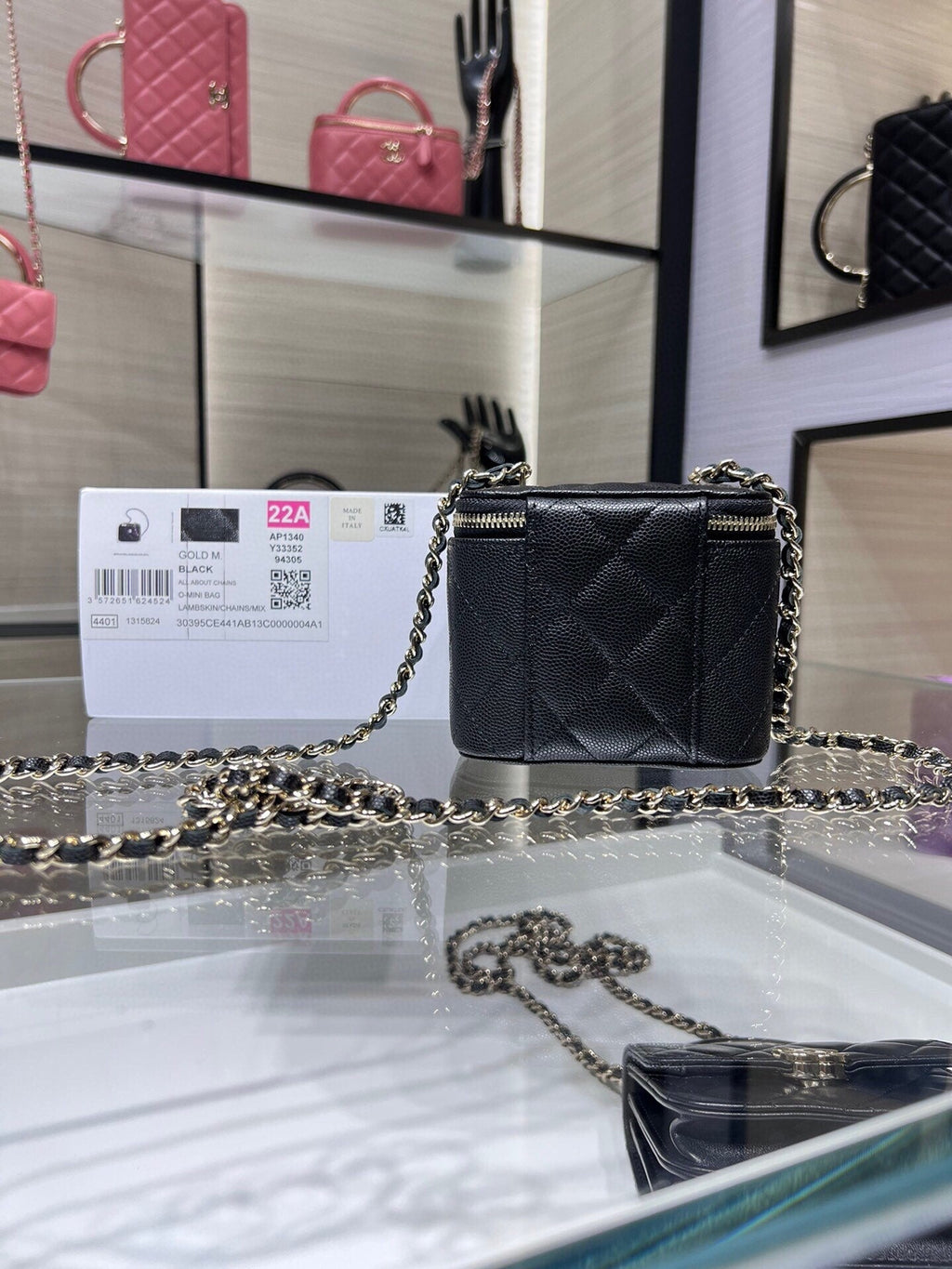 ＣＨＮＥＬMINI VANITY CASE WITH CLASSIC CHAIN