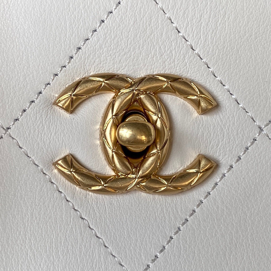 ＣＨＮＥＬCLASSIC CLUTCH WITH CHAIN WHITE
