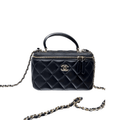 ＣＨＮＥＬ SMALL VANITY CASE WITH CHAIN