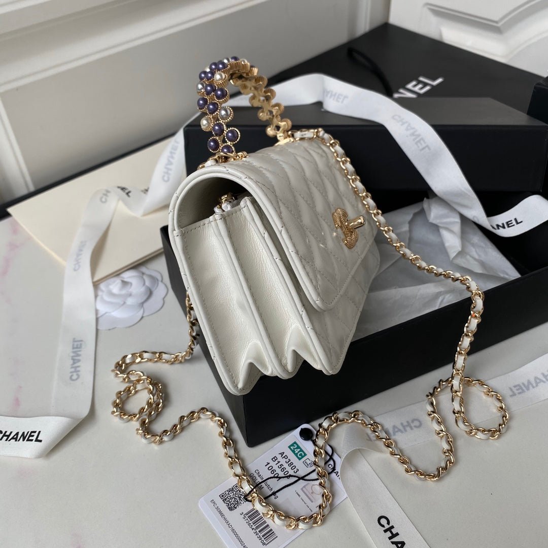 ＣＨＮＥＬCHAIN CLUTCH BAG WHITE