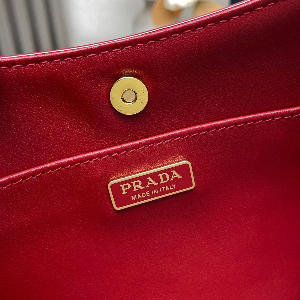 ＰＲＤＡ CLEO PATENT LEATHER BAG RED