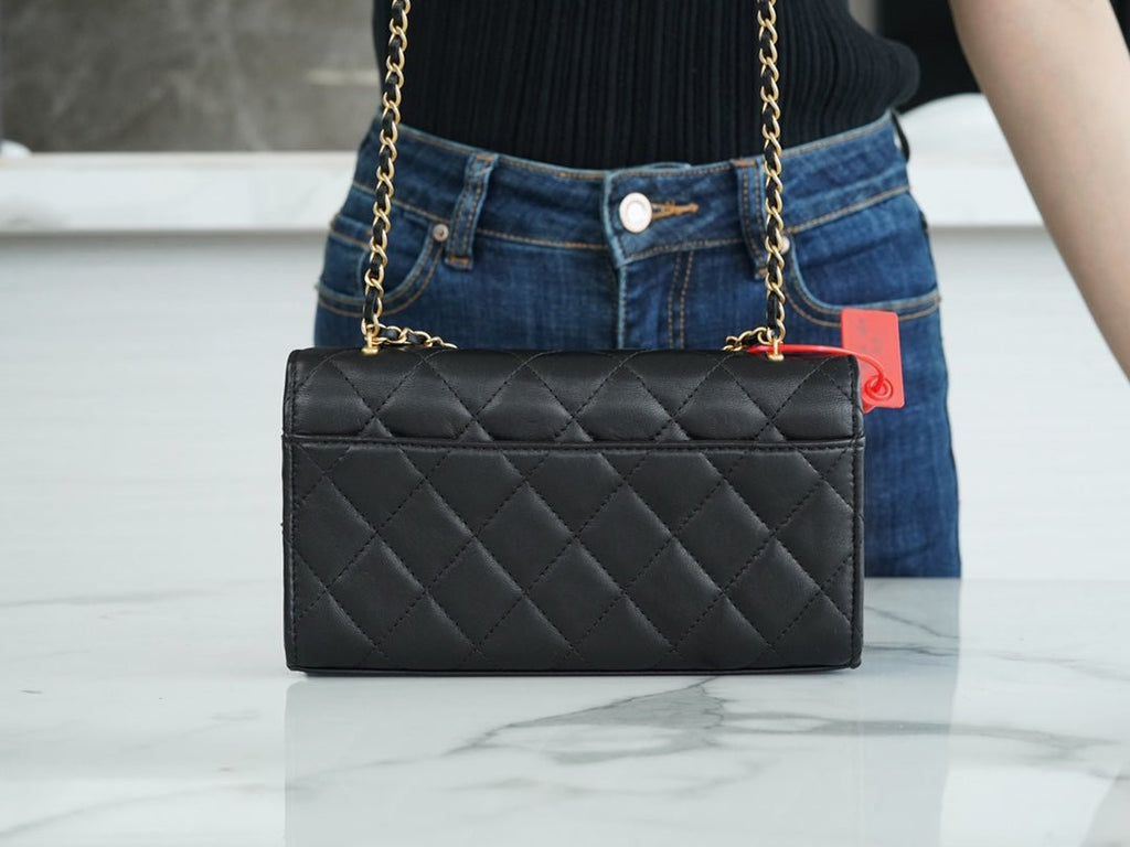 ＣＨＮＥＬHANDMADE MINI CHAIN LION BAG