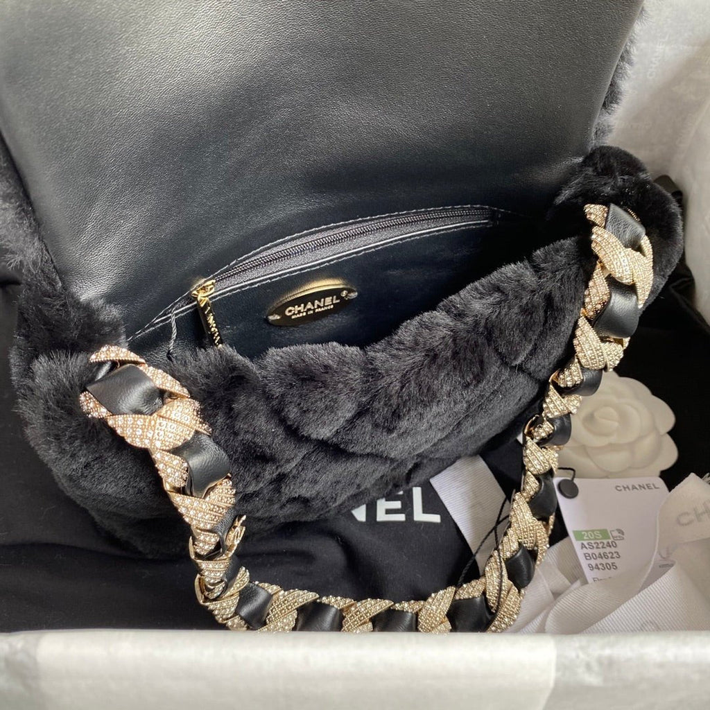 ＣＨＮＥＬSHEARLING CRYSTAL STRASS FLAP BAG