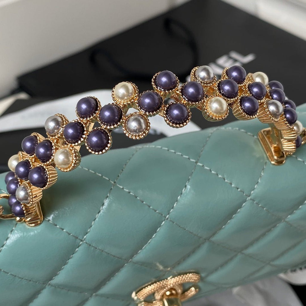 ＣＨＮＥＬCHAIN CLUTCH BAG LIGHT BLUE