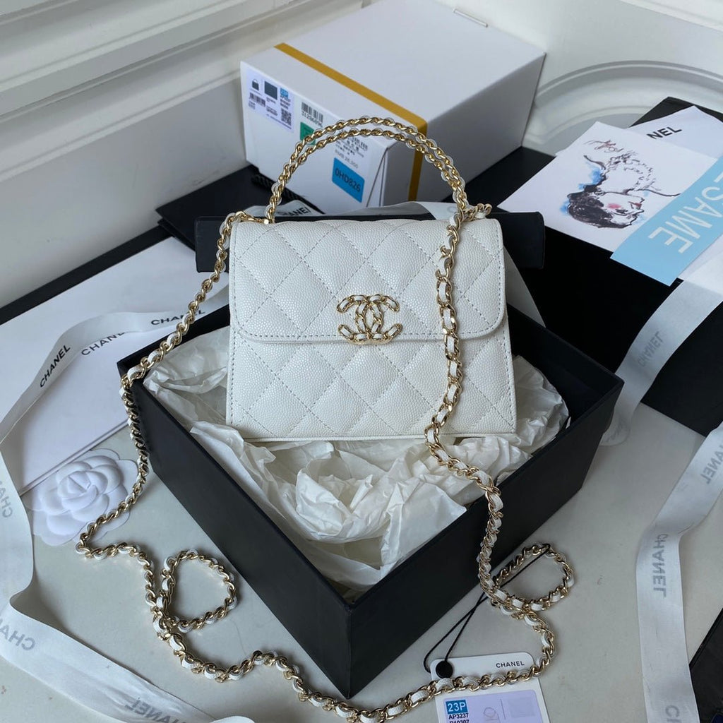 ＣＨＮＥＬCLUTCH WITH CHAIN WHITE