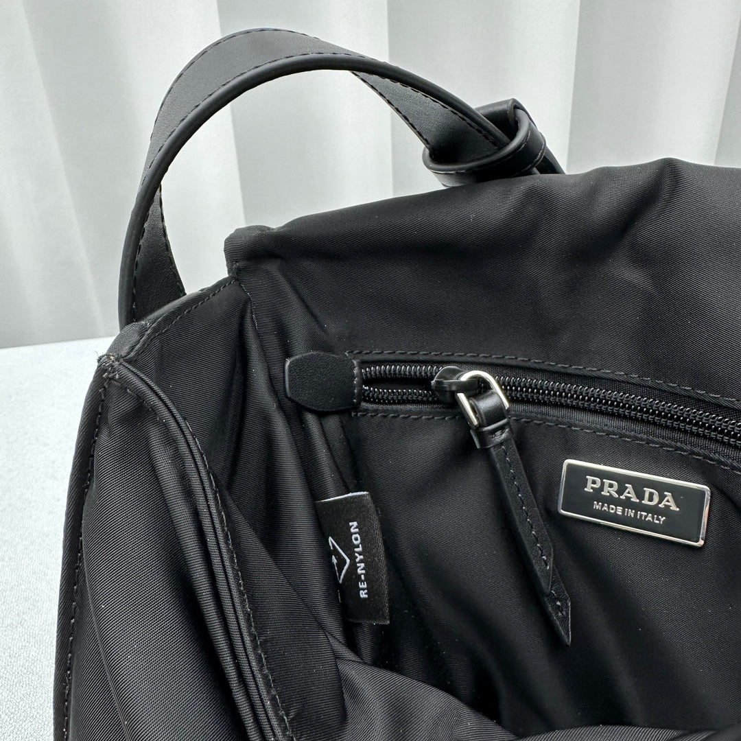 ＰＲＤＡ SMALL PADDED RE-NYLON SHOULDER BAG