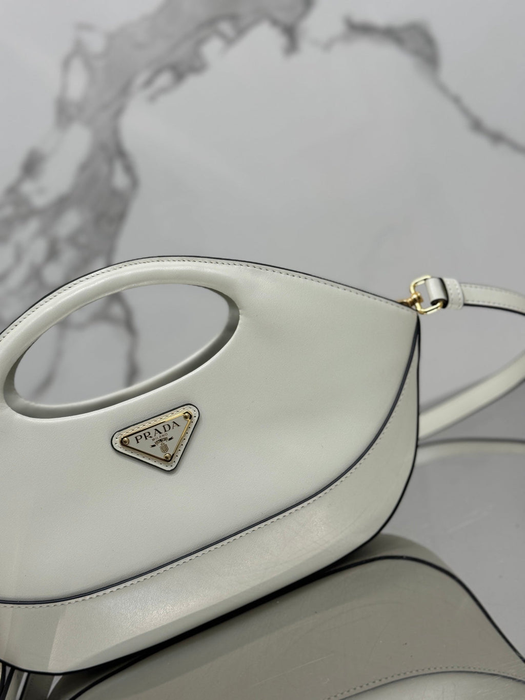 ＰＲＤＡ LEATHER TOTE BAG WHITE