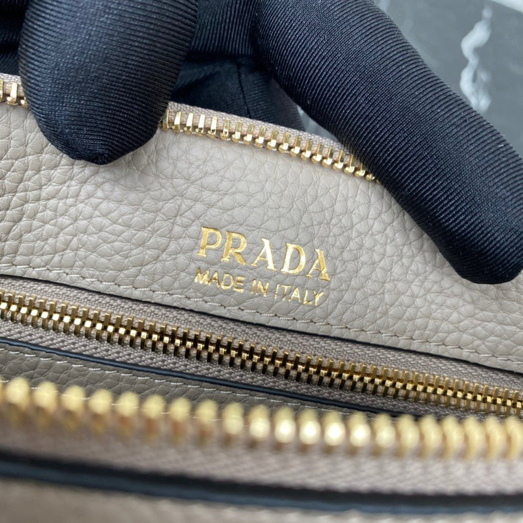 ＰＲＤＡ DAINO LEATHER TOTE BAG BAMBOO GRAY