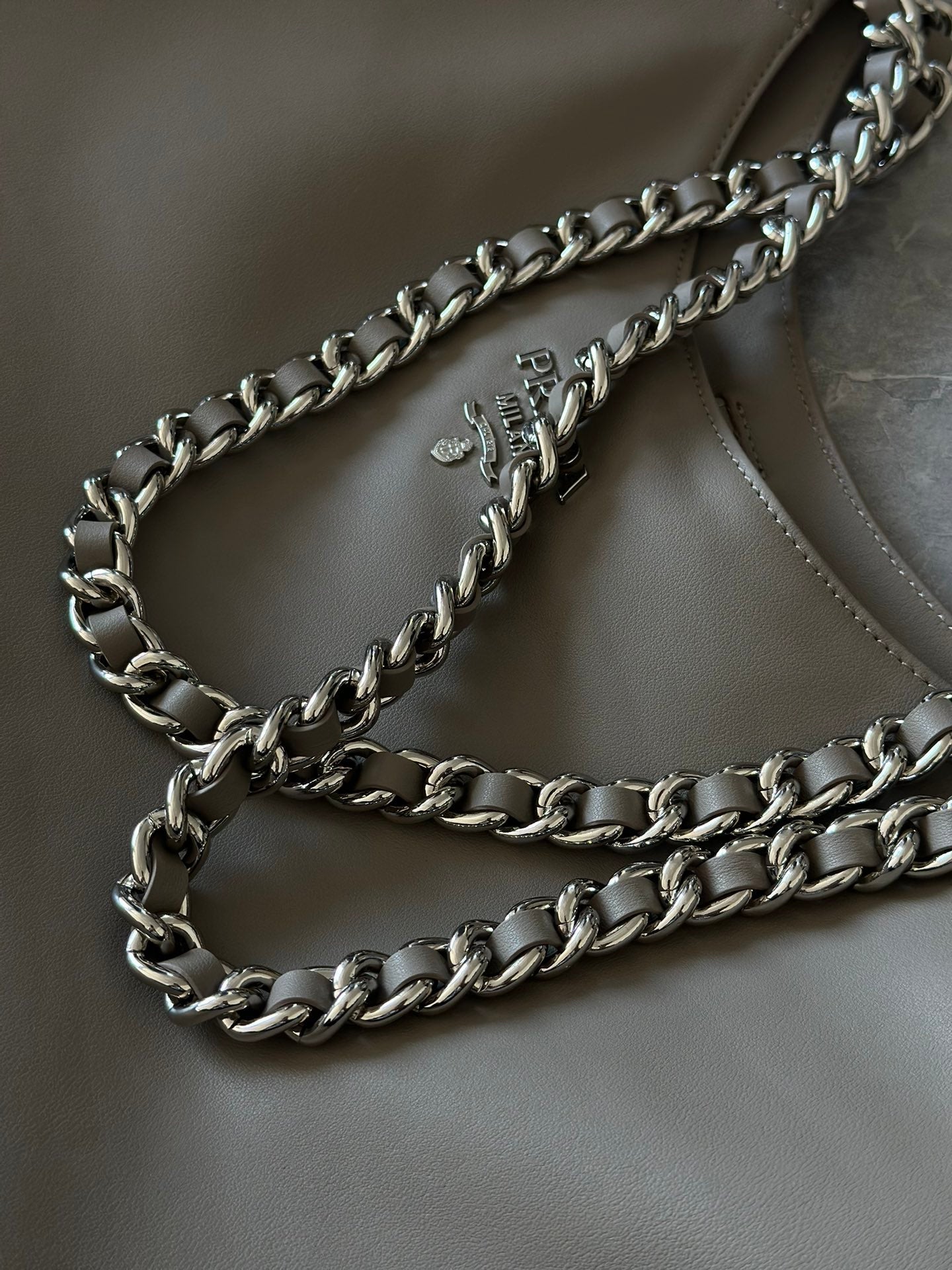 ＰＲＤＡ SOFT CALFSKIN BLACK CHAIN TOTE BAG