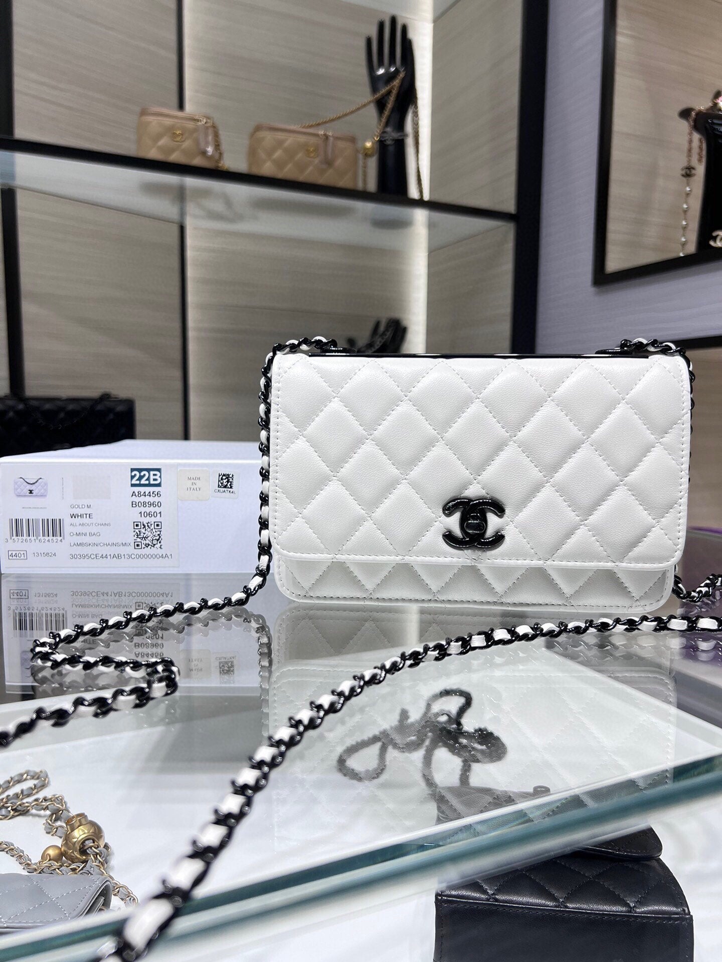 ＣＨＮＥＬ WALLET ON CHAIN WHITE